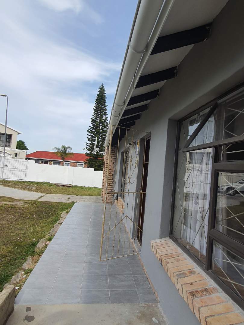 3 Bedroom Property for Sale in Rowallan Park Eastern Cape